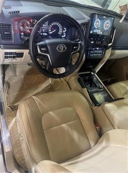 تۆیۆتا لاند کروزەر